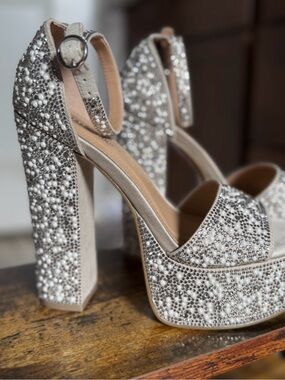 Steve Madden Glam Ankle Strap Platform Sandal- Ivory *NWT*